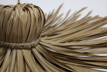 Load image into Gallery viewer, D5 Artificial Thatch Top Cone